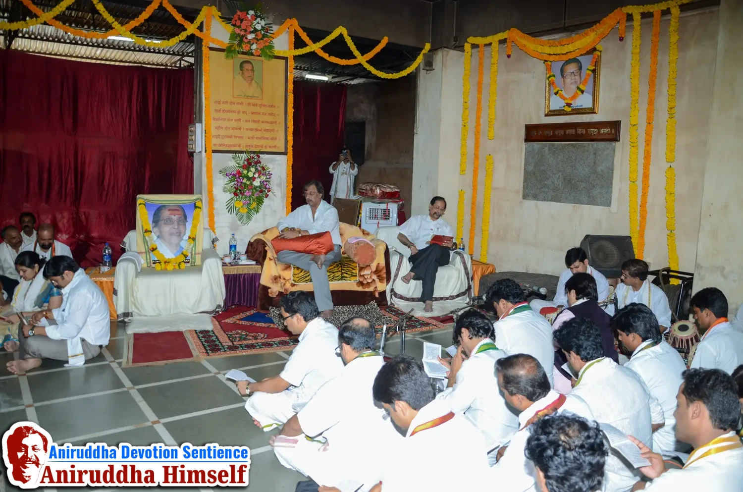 Shraddhavans reading 11th adhyay from Shree Sai Satcharitra on the occasion of Shree Aadyapipa Samadhi Sthanam Sohala at Gurukul, Juinagar
