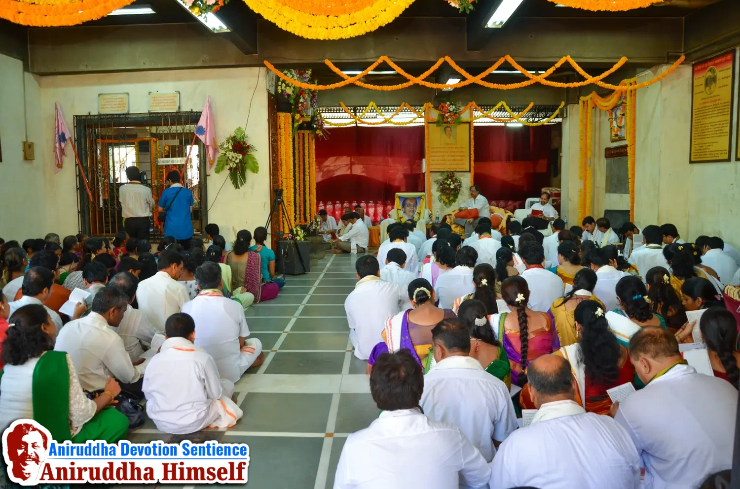 Shraddhavans reading 11th adhyay from Shree Sai Satcharitra on the occasion of Shree Aadyapipa Samadhi Sthanam Sohala at Gurukul, Juinagar