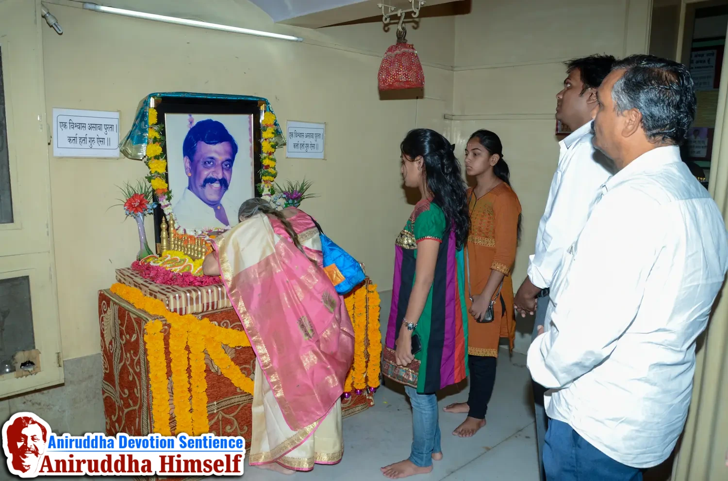 Shraddhavans Taking Darshan Of Sadguru Shree Aniruddha Bapu on Shree Aadyapipa Samadhi Sthanam Sohala at Gurukul, Juinagar