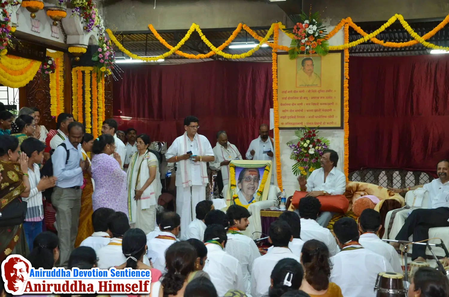 Shraddhavans Taking Darshan Of Sadguru Shree Aniruddha Bapu on Shree Aadyapipa Samadhi Sthanam Sohala at Gurukul, Juinagar