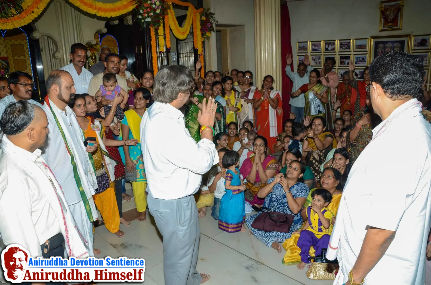Shraddhavans Taking Darshan Of Sadguru Shree Aniruddha Bapu on Shree Aadyapipa Samadhi Sthanam Sohala at Gurukul, Juinagar