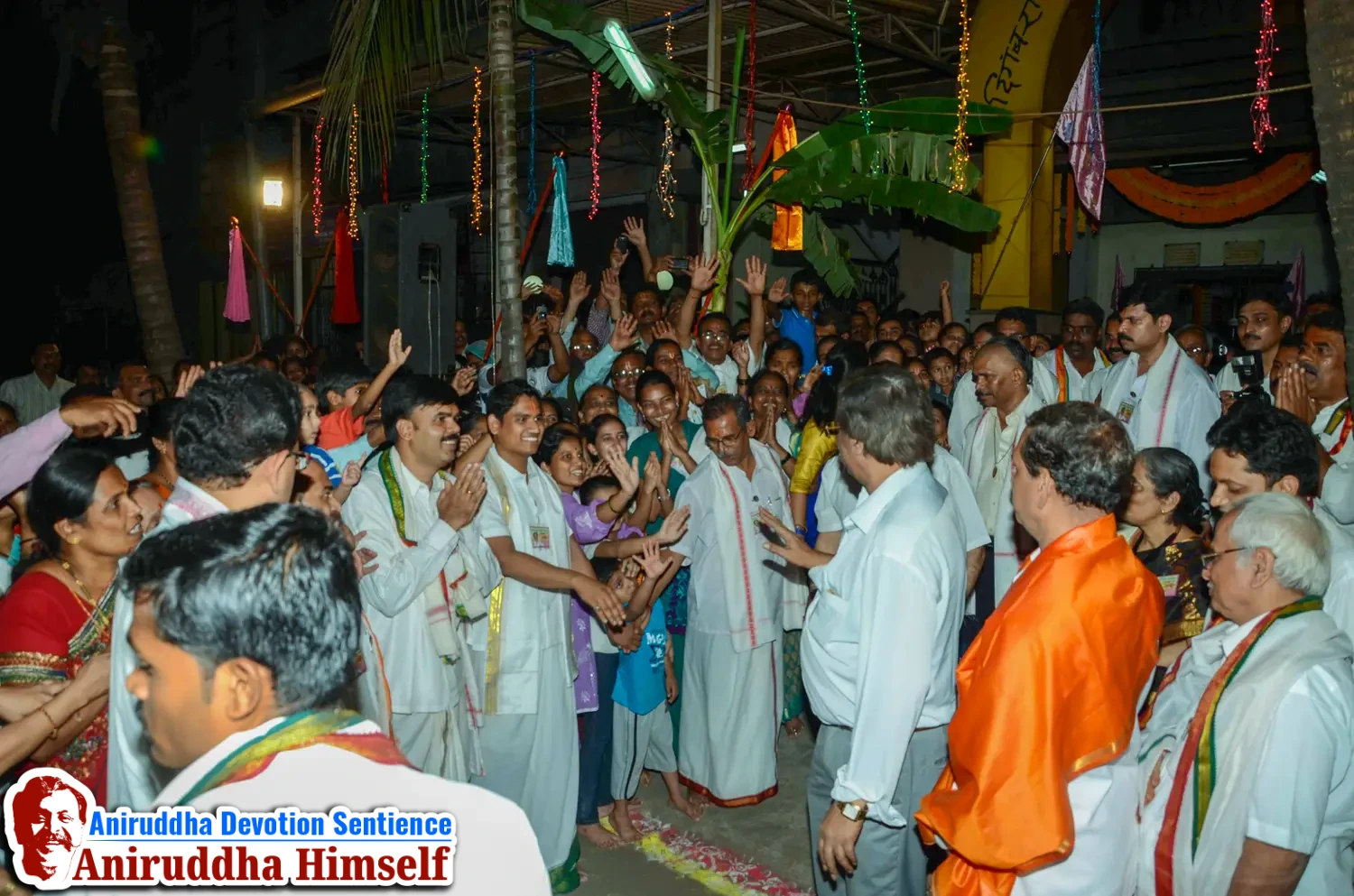 Shraddhavans Taking Darshan Of Sadguru Shree Aniruddha Bapu on Shree Aadyapipa Samadhi Sthanam Sohala at Gurukul, Juinagar