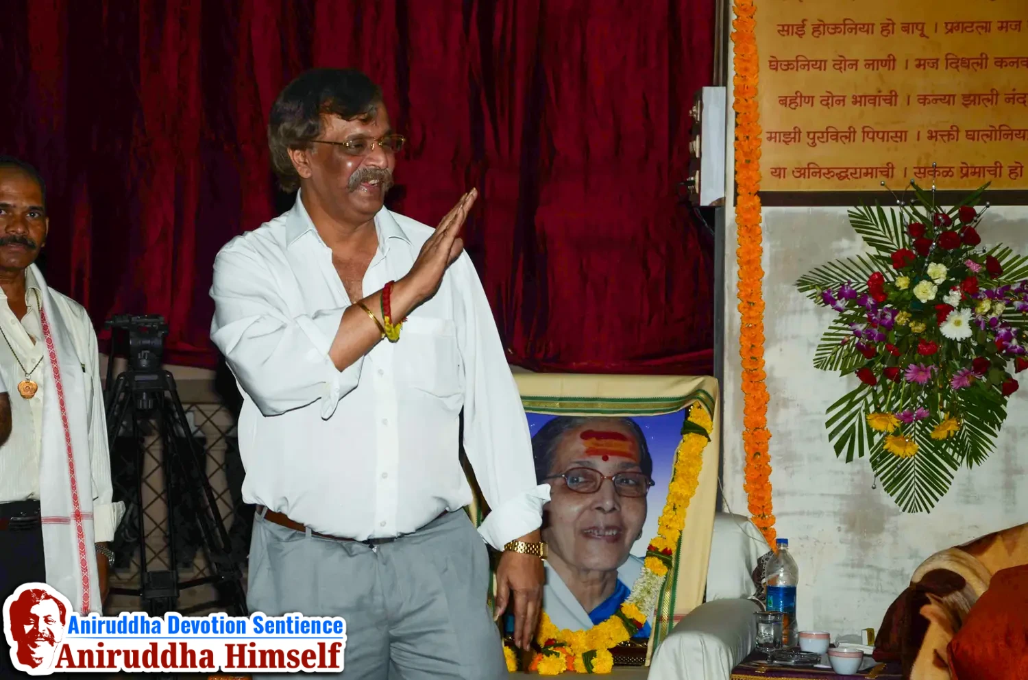 Shraddhavans Taking Darshan Of Sadguru Shree Aniruddha Bapu on Shree Aadyapipa Samadhi Sthanam Sohala at Gurukul, Juinagar