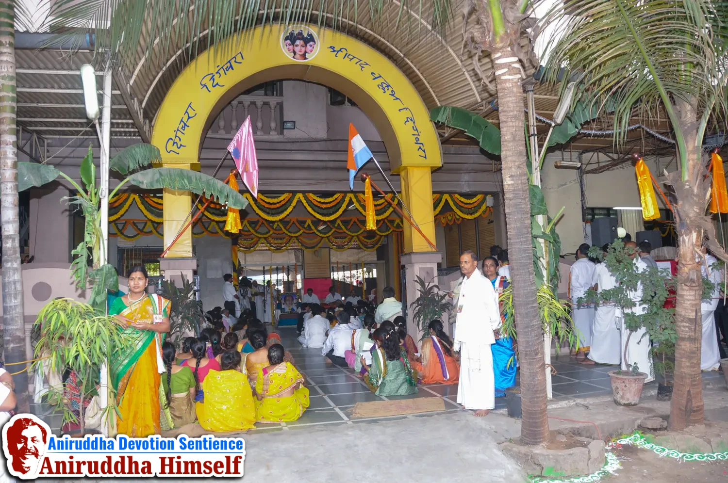 Shraddhavans Taking Darshan Of Sadguru Shree Aniruddha Bapu on Shree Aadyapipa Samadhi Sthanam Sohala at Gurukul, Juinagar