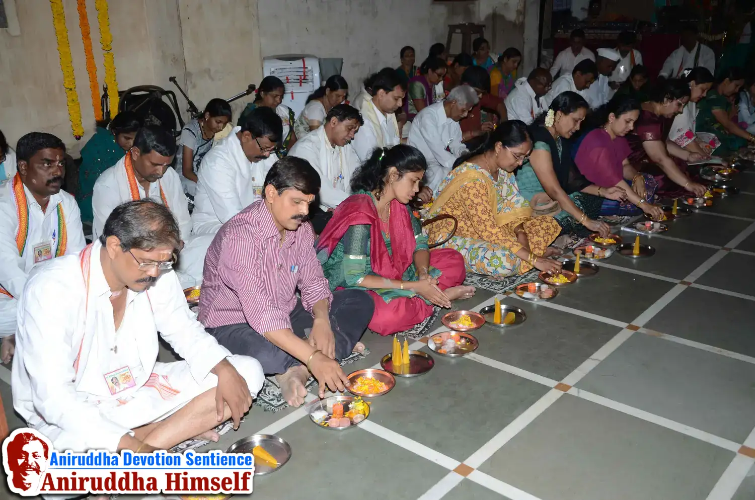 Shree Sai Satpujan performed by shraddhavans during Shree Aadyapipa Samadhi Sthanam Sohala at Gurukul, Juinagar