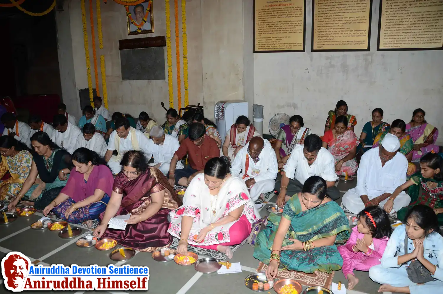 Shree Sai Satpujan performed by shraddhavans during Shree Aadyapipa Samadhi Sthanam Sohala at Gurukul, Juinagar