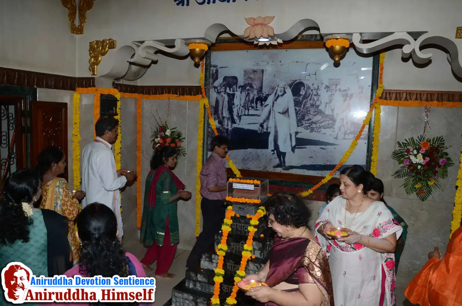 Shree Sai Satpujan performed by shraddhavans during Shree Aadyapipa Samadhi Sthanam Sohala at Gurukul, Juinagar