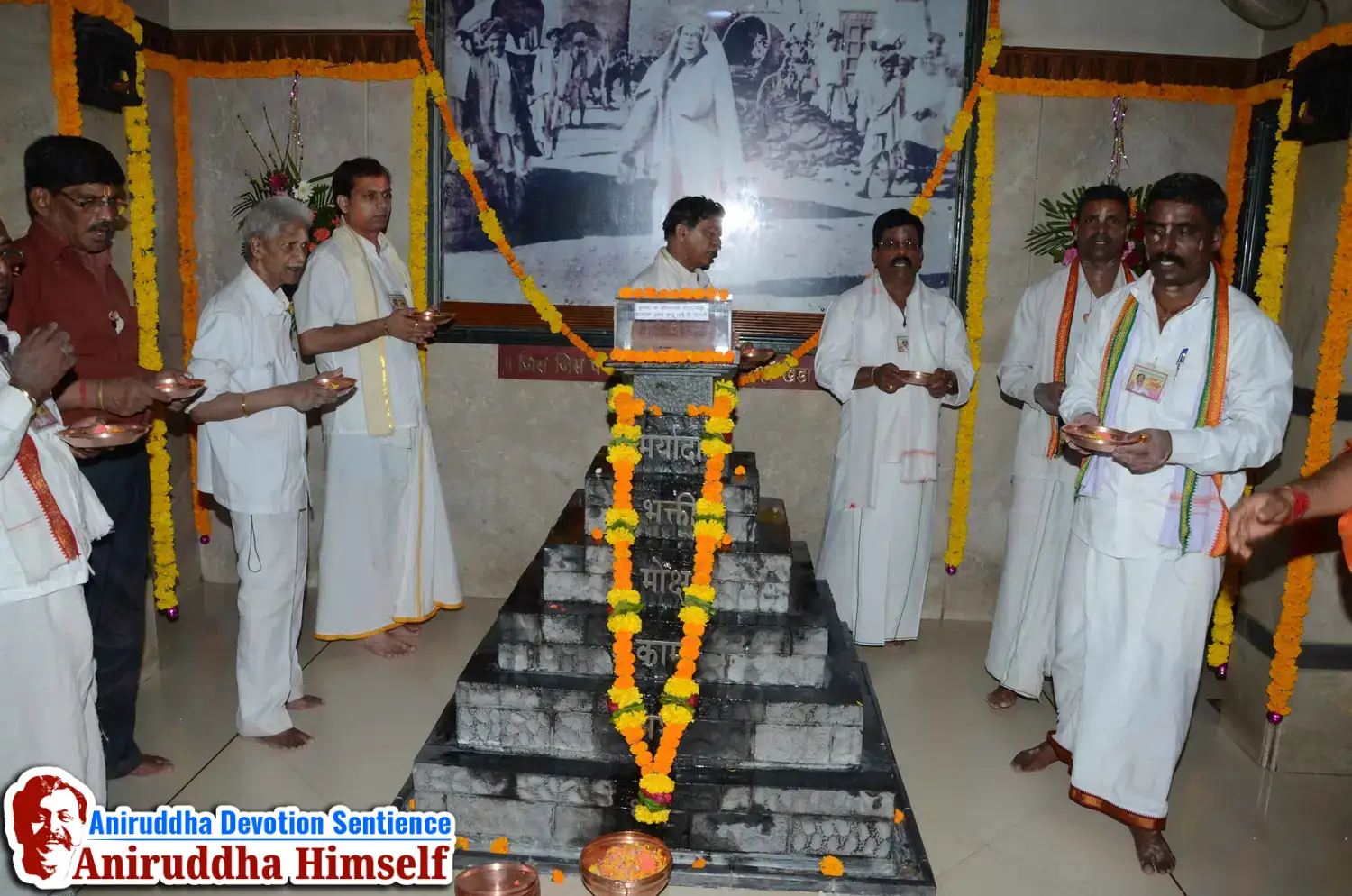Shree Sai Satpujan performed by shraddhavans during Shree Aadyapipa Samadhi Sthanam Sohala at Gurukul, Juinagar
