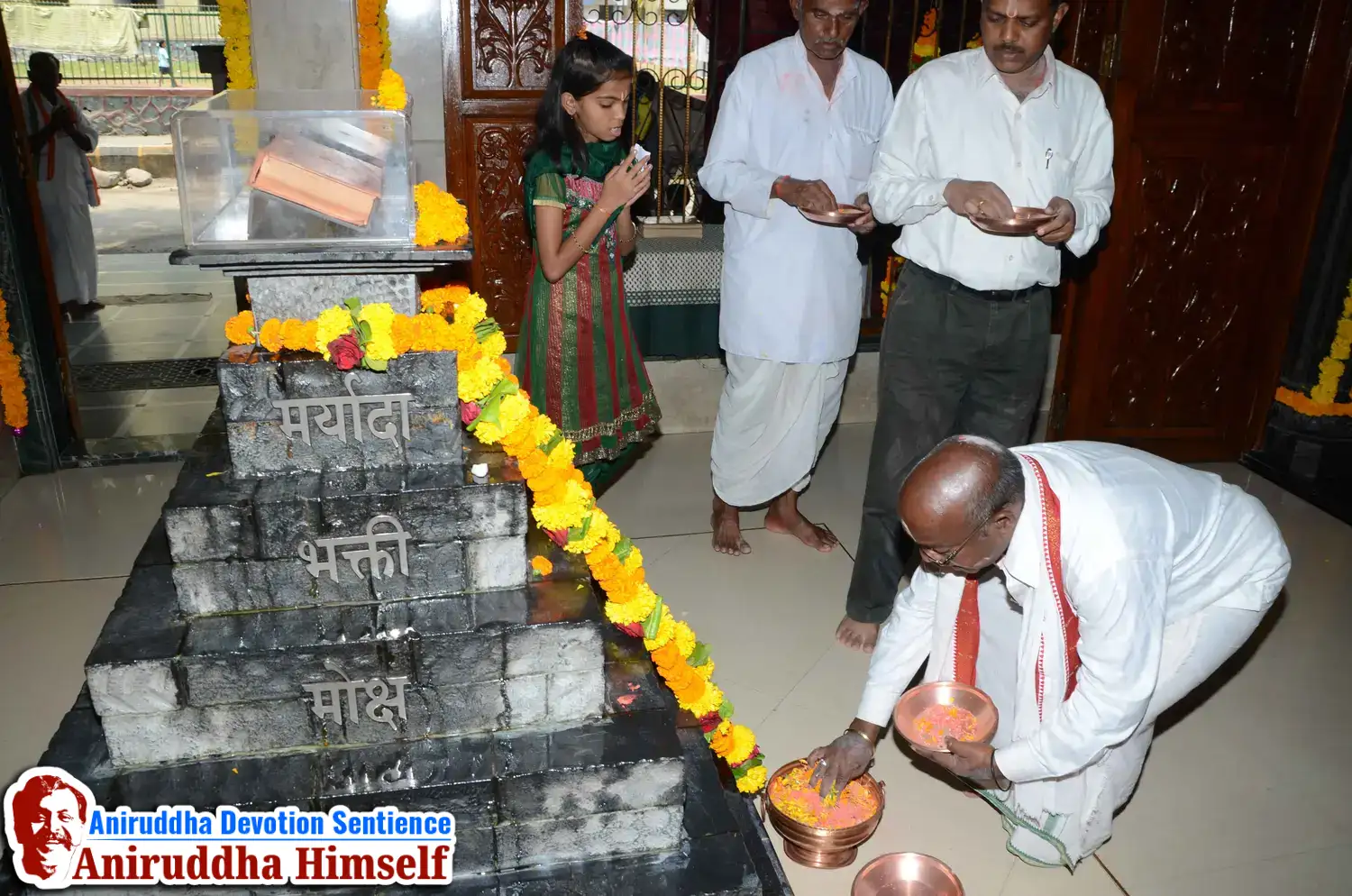 Shree Sai Satpujan performed by shraddhavans during Shree Aadyapipa Samadhi Sthanam Sohala at Gurukul, Juinagar