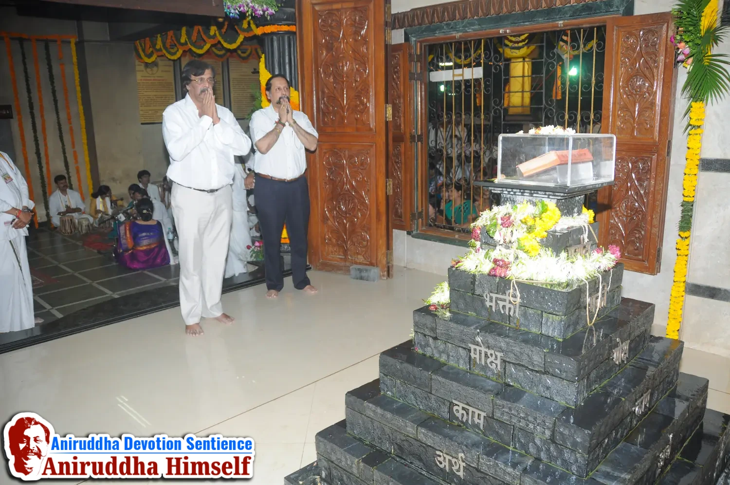 Sadguru Shree Aniruddha Bapu performs Poojan of Shree Aadyapipa Samadhi on the occasion of Shree Aadyapipa Samadhi Sthanam Sohala at Gurukul, Juinagar