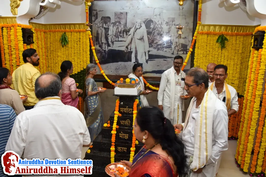 Poojan of Shree Aadyapipa Samadhi performed on the occasion of Shree Aadyapipa Samadhi Sthanam Sohala at Gurukul, Juinagar