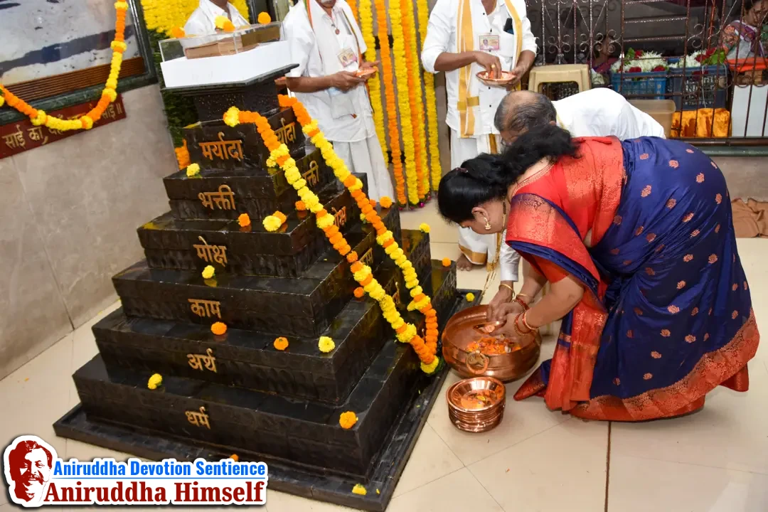 Poojan of Shree Aadyapipa Samadhi performed on the occasion of Shree Aadyapipa Samadhi Sthanam Sohala at Gurukul, Juinagar