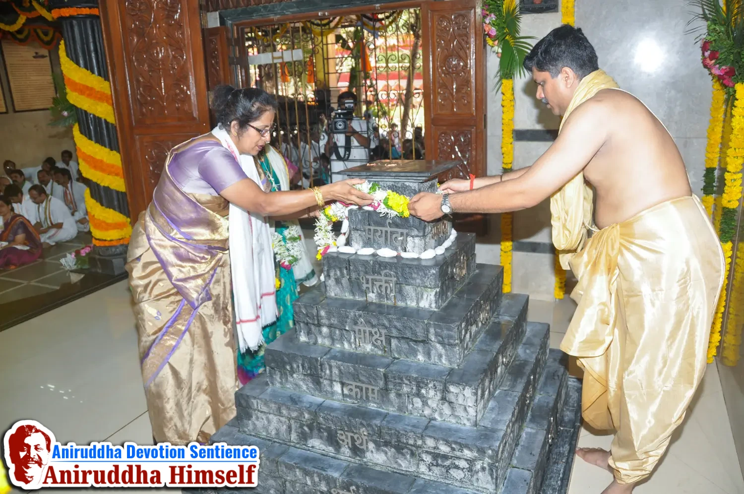 Poojan of Shree Aadyapipa Samadhi performed on the occasion of Shree Aadyapipa Samadhi Sthanam Sohala at Gurukul, Juinagar