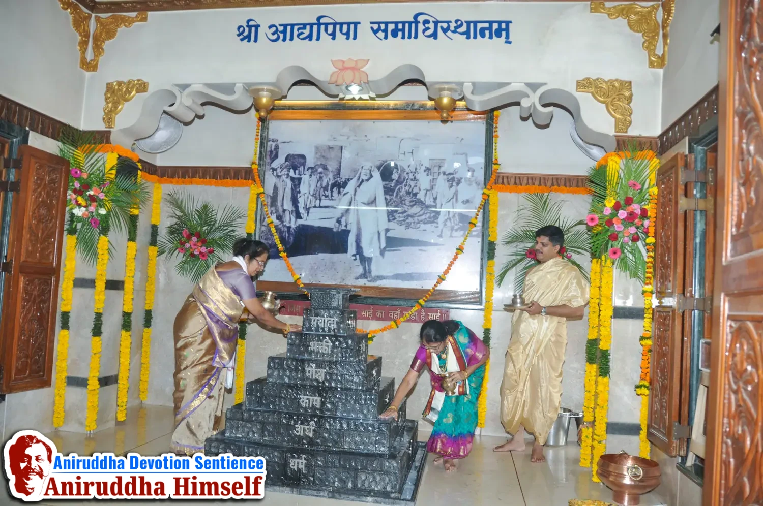 Poojan of Shree Aadyapipa Samadhi performed on the occasion of Shree Aadyapipa Samadhi Sthanam Sohala at Gurukul, Juinagar
