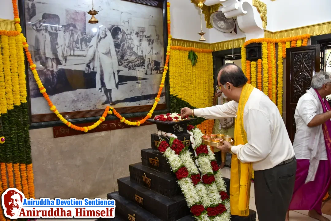 Poojan of Shree Aadyapipa Samadhi performed on the occasion of Shree Aadyapipa Samadhi Sthanam Sohala at Gurukul, Juinagar