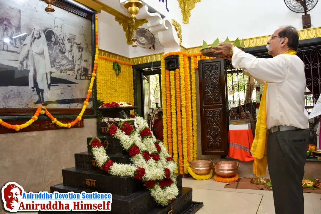 Poojan of Shree Aadyapipa Samadhi performed on the occasion of Shree Aadyapipa Samadhi Sthanam Sohala at Gurukul, Juinagar