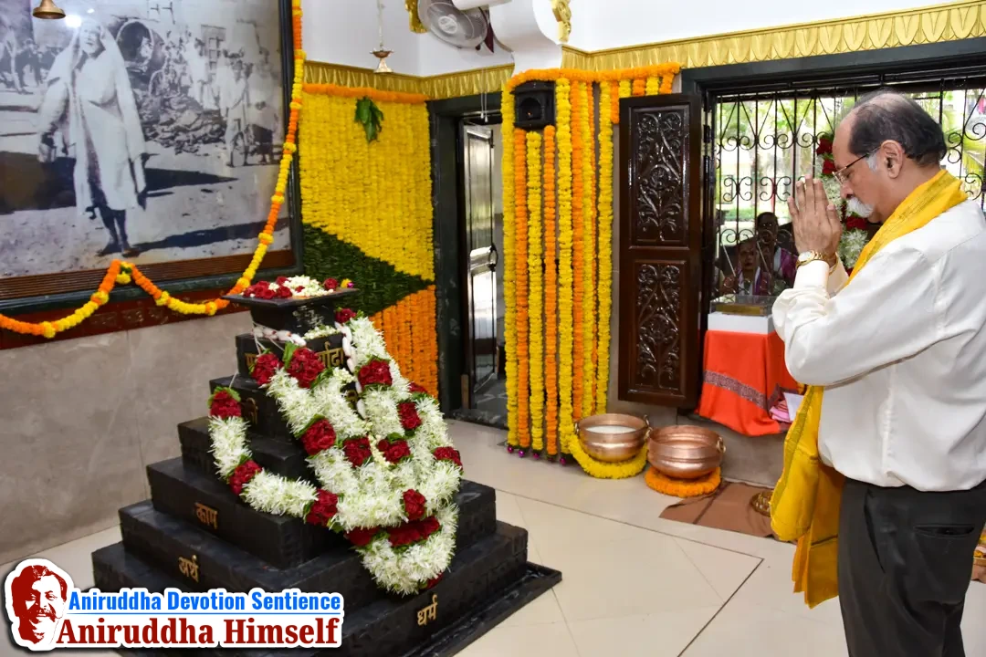 Poojan of Shree Aadyapipa Samadhi performed on the occasion of Shree Aadyapipa Samadhi Sthanam Sohala at Gurukul, Juinagar