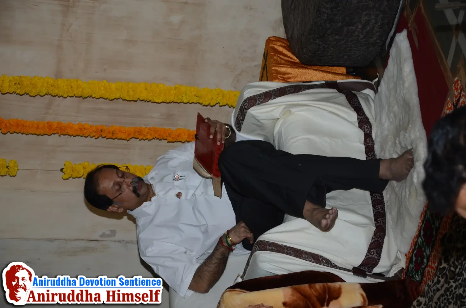 Shraddhavans reading 11th adhyay from Shree Sai Satcharitra on the occasion of Shree Aadyapipa Samadhi Sthanam Sohala at Gurukul, Juinagar