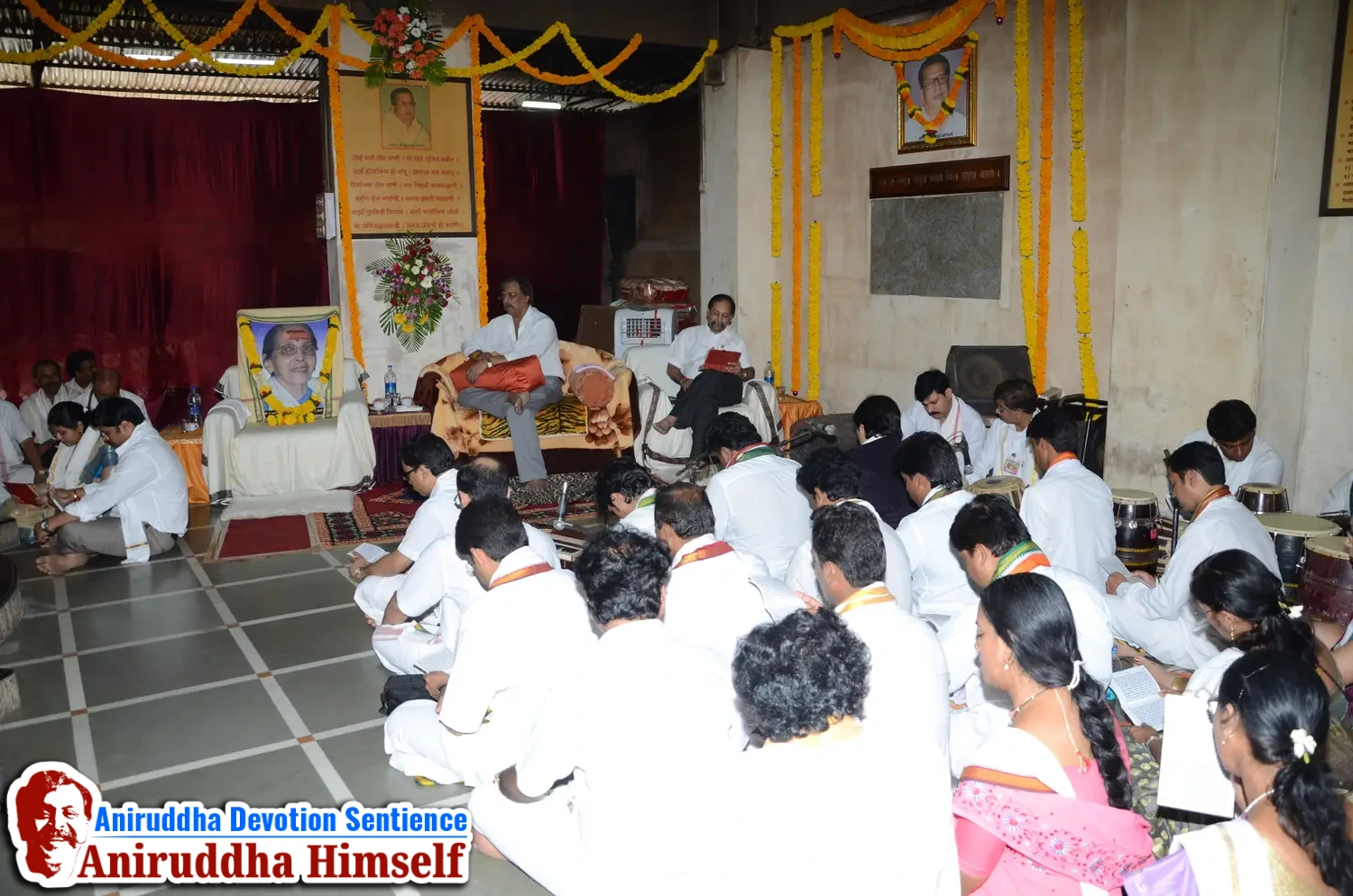 Shraddhavans reading 11th adhyay from Shree Sai Satcharitra on the occasion of Shree Aadyapipa Samadhi Sthanam Sohala at Gurukul, Juinagar
