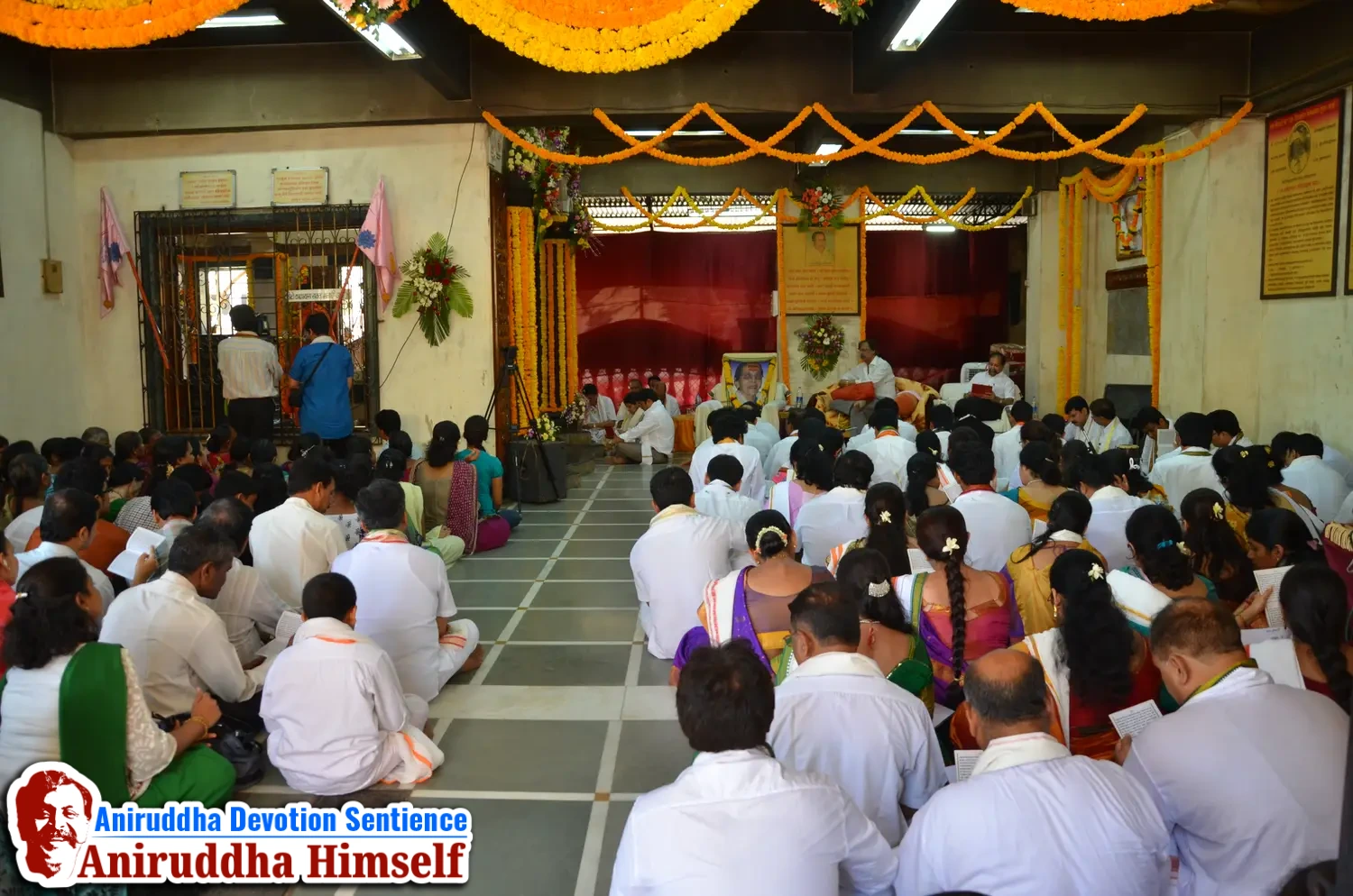 Shraddhavans reading 11th adhyay from Shree Sai Satcharitra on the occasion of Shree Aadyapipa Samadhi Sthanam Sohala at Gurukul, Juinagar