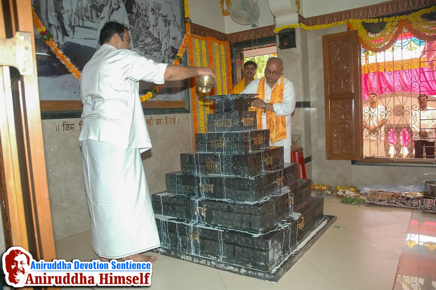 Poojan of Shree Aadyapipa Samadhi performed on the occasion of Shree Aadyapipa Samadhi Sthanam Sohala at Gurukul, Juinagar