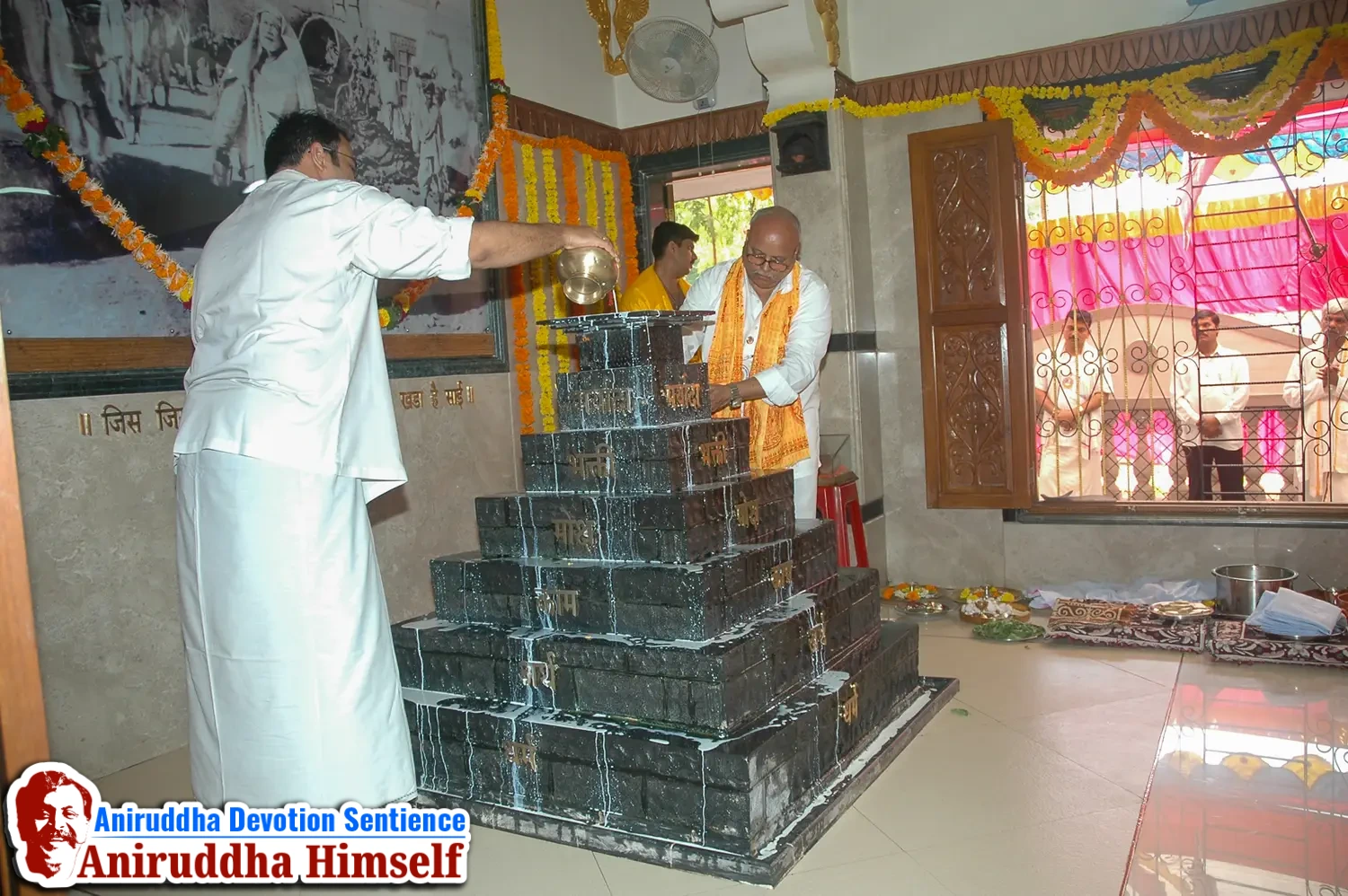Poojan of Shree Aadyapipa Samadhi performed on the occasion of Shree Aadyapipa Samadhi Sthanam Sohala at Gurukul, Juinagar