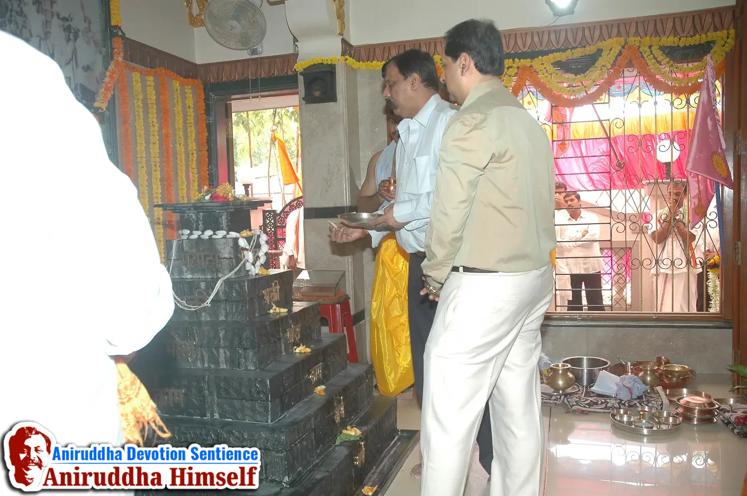 Poojan of Shree Aadyapipa Samadhi performed on the occasion of Shree Aadyapipa Samadhi Sthanam Sohala at Gurukul, Juinagar