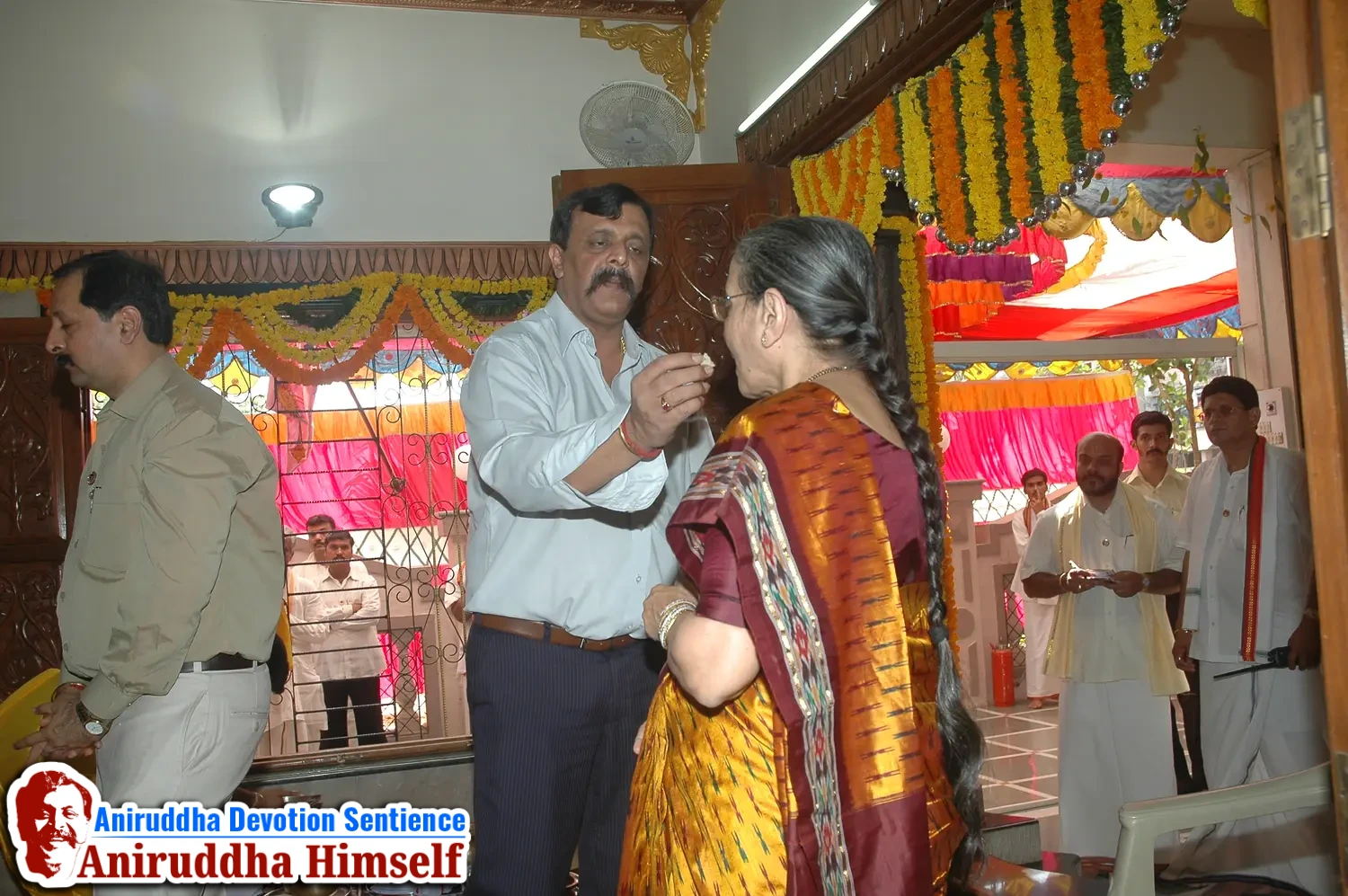 Poojan of Shree Aadyapipa Samadhi performed on the occasion of Shree Aadyapipa Samadhi Sthanam Sohala at Gurukul, Juinagar