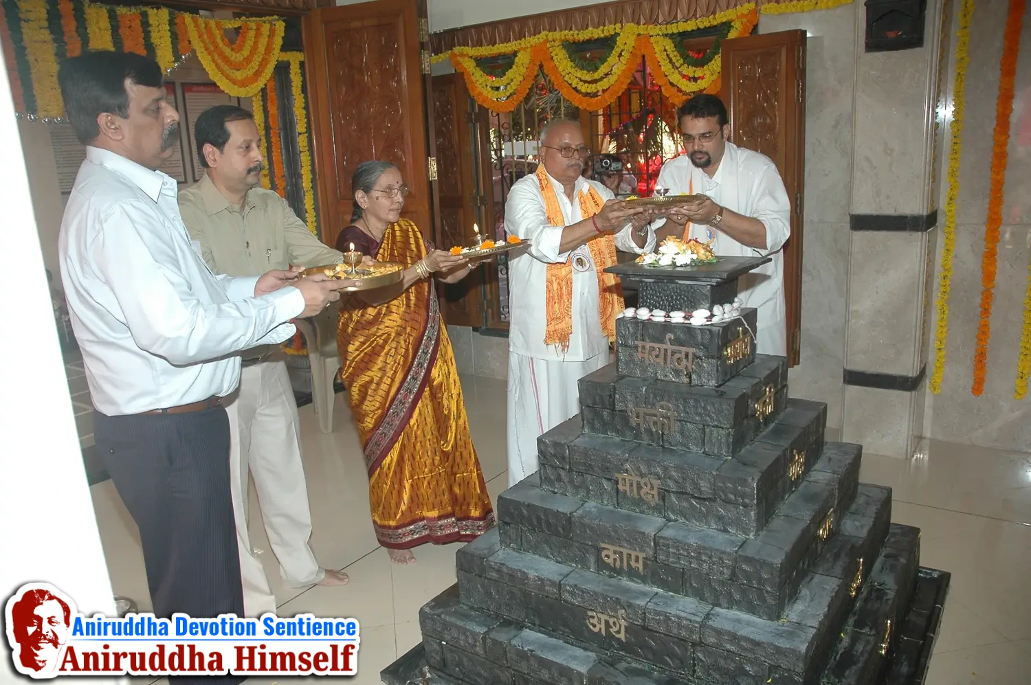Poojan of Shree Aadyapipa Samadhi performed on the occasion of Shree Aadyapipa Samadhi Sthanam Sohala at Gurukul, Juinagar