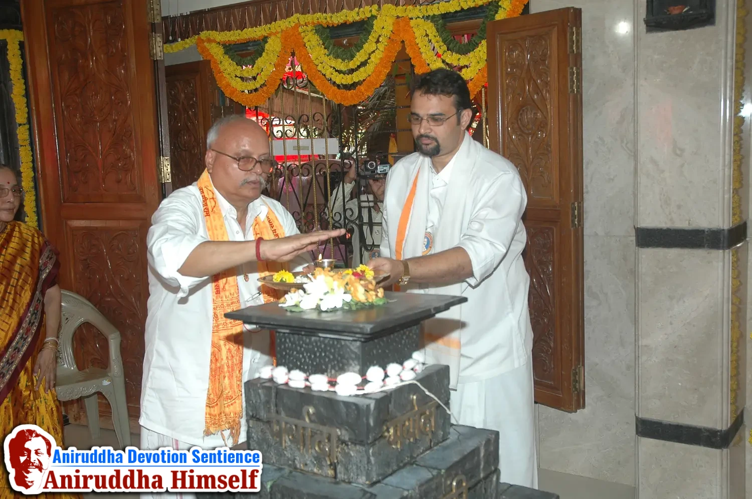 Poojan of Shree Aadyapipa Samadhi performed on the occasion of Shree Aadyapipa Samadhi Sthanam Sohala at Gurukul, Juinagar