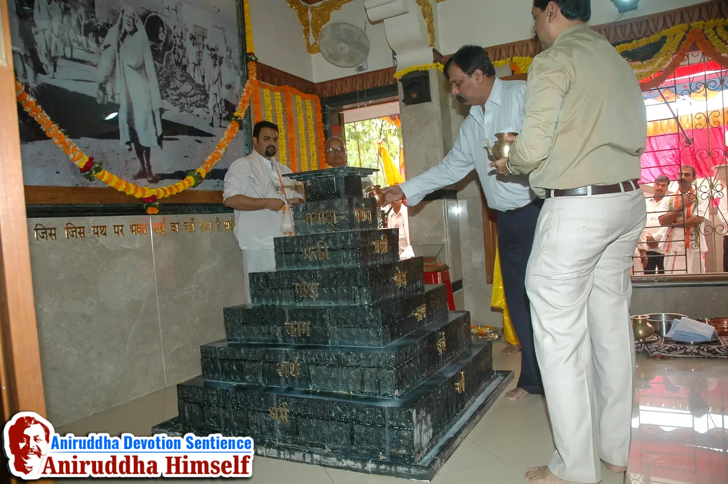 Poojan of Shree Aadyapipa Samadhi performed on the occasion of Shree Aadyapipa Samadhi Sthanam Sohala at Gurukul, Juinagar