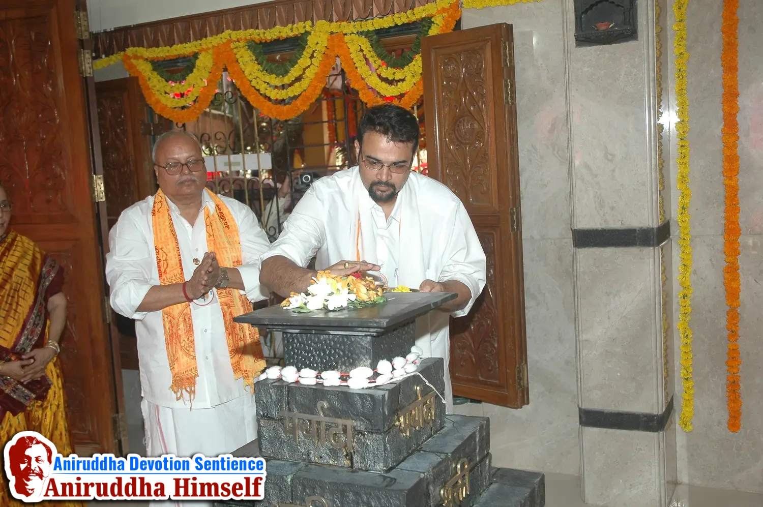 Poojan of Shree Aadyapipa Samadhi performed on the occasion of Shree Aadyapipa Samadhi Sthanam Sohala at Gurukul, Juinagar