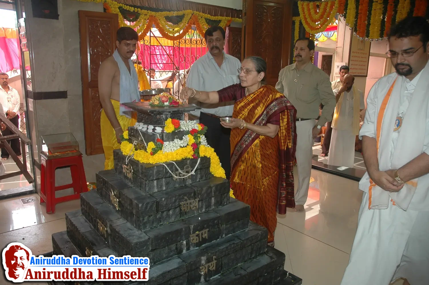 Poojan of Shree Aadyapipa Samadhi performed on the occasion of Shree Aadyapipa Samadhi Sthanam Sohala at Gurukul, Juinagar