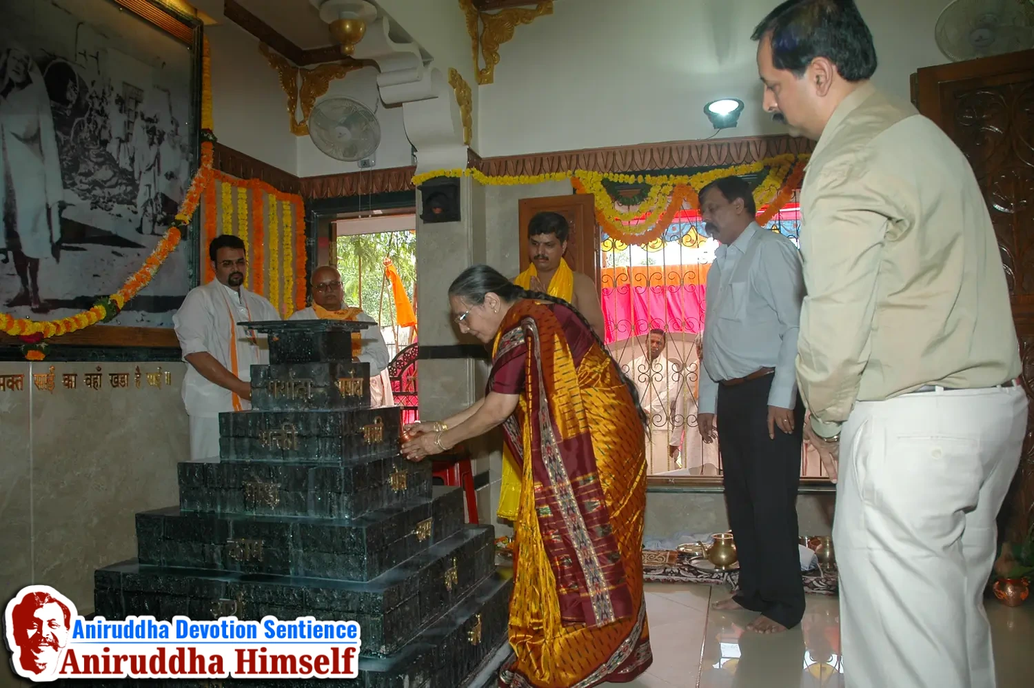 Poojan of Shree Aadyapipa Samadhi performed on the occasion of Shree Aadyapipa Samadhi Sthanam Sohala at Gurukul, Juinagar