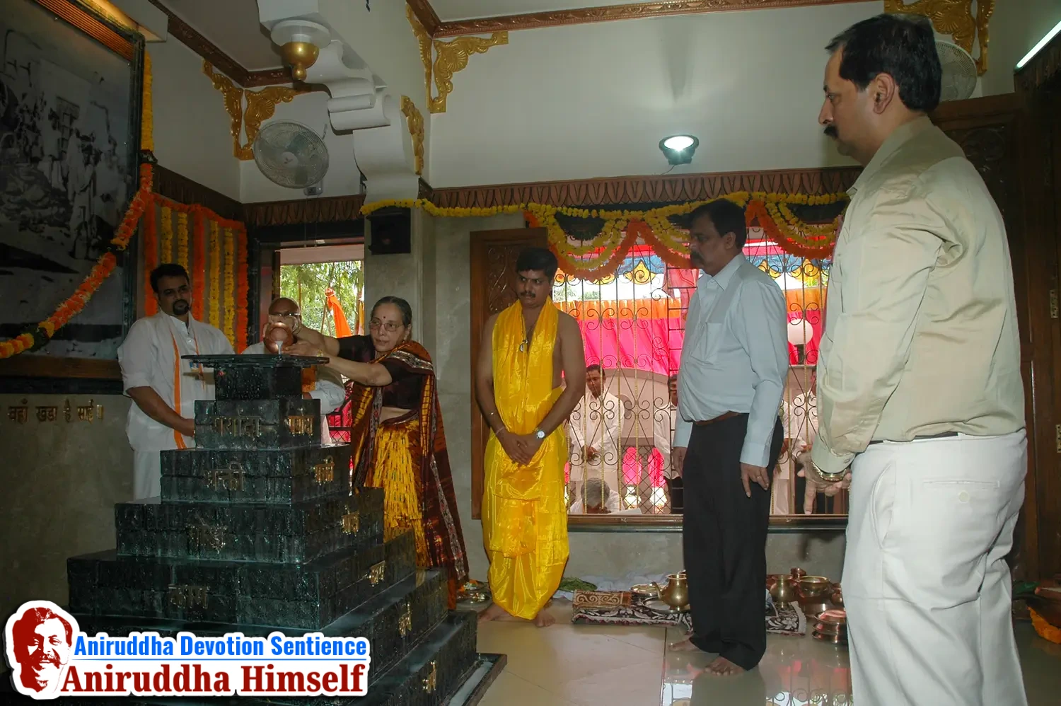 Poojan of Shree Aadyapipa Samadhi performed on the occasion of Shree Aadyapipa Samadhi Sthanam Sohala at Gurukul, Juinagar