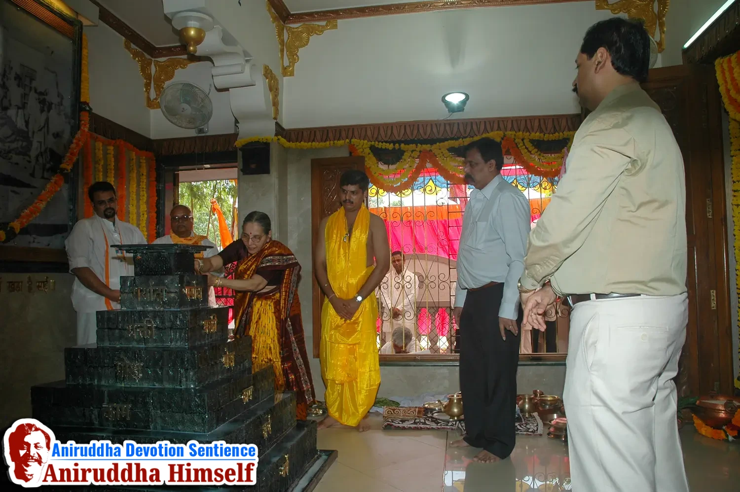 Poojan of Shree Aadyapipa Samadhi performed on the occasion of Shree Aadyapipa Samadhi Sthanam Sohala at Gurukul, Juinagar