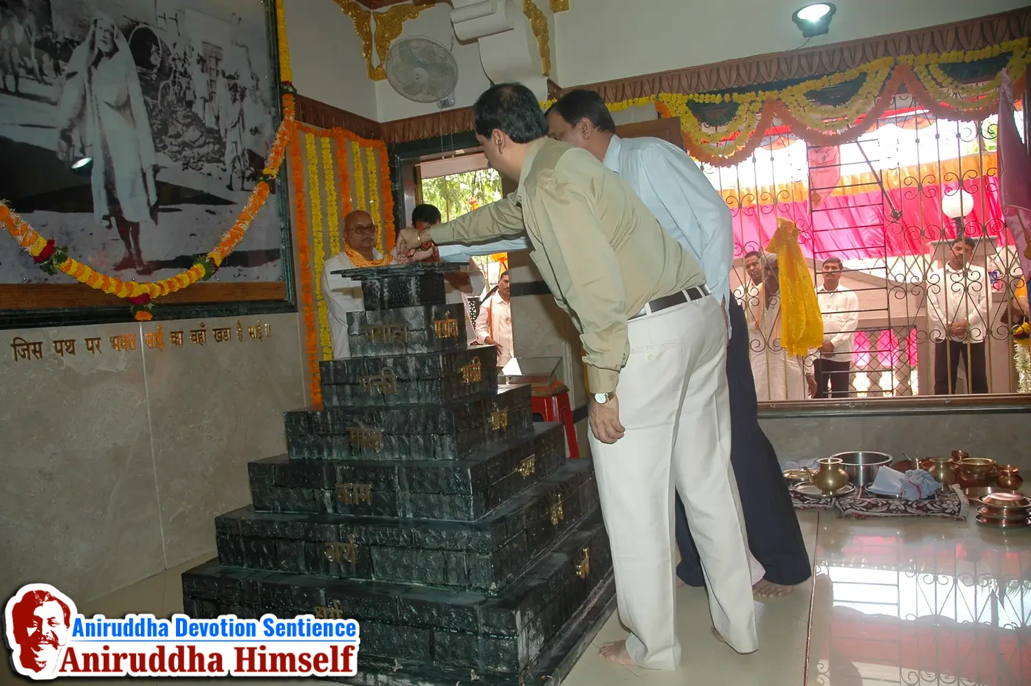 Poojan of Shree Aadyapipa Samadhi performed on the occasion of Shree Aadyapipa Samadhi Sthanam Sohala at Gurukul, Juinagar