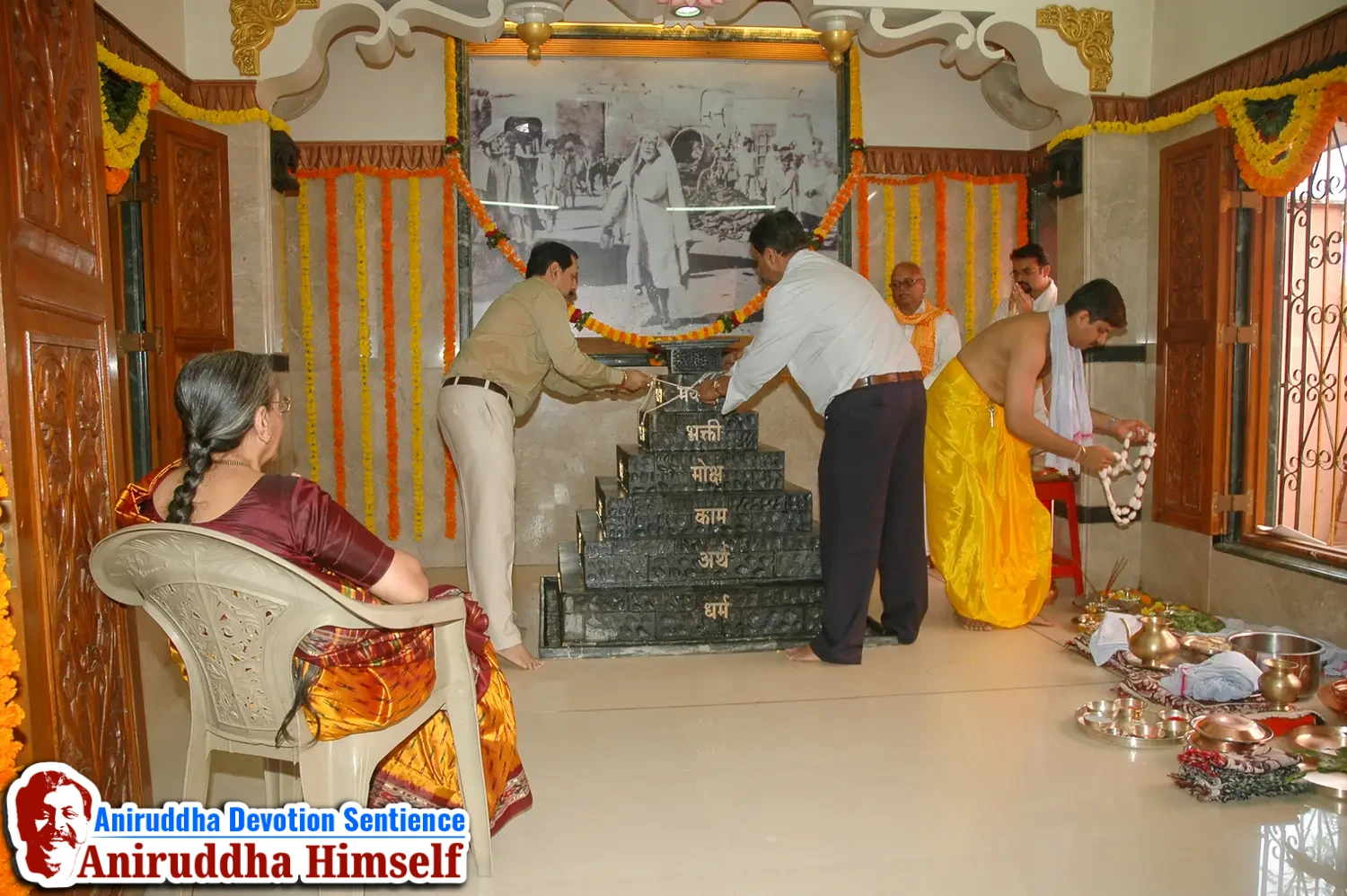 Poojan of Shree Aadyapipa Samadhi performed on the occasion of Shree Aadyapipa Samadhi Sthanam Sohala at Gurukul, Juinagar