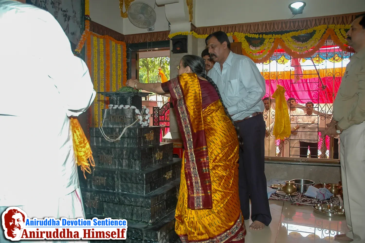 Poojan of Shree Aadyapipa Samadhi performed on the occasion of Shree Aadyapipa Samadhi Sthanam Sohala at Gurukul, Juinagar