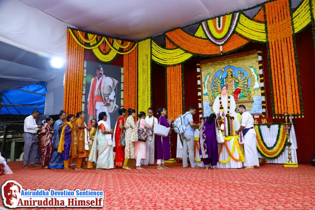 Shraddhavans taking darshan of the Charan Mudra of Sadguru Shree Aniruddha Bapu during the Aniruddha Chalisa Pathan at Shree Harigurugram