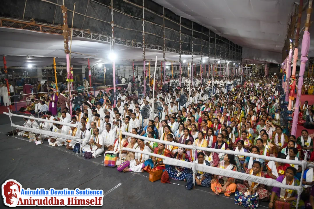 Shraddhavans attending the Aniruddha Chalisa Pathan at Shree Harigurugram