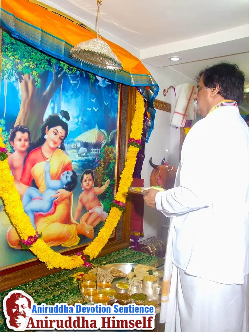 Sadguru Shree Aniruddha Bapu performing the poojan of Anasuyamata at Shree Gurukshetram.