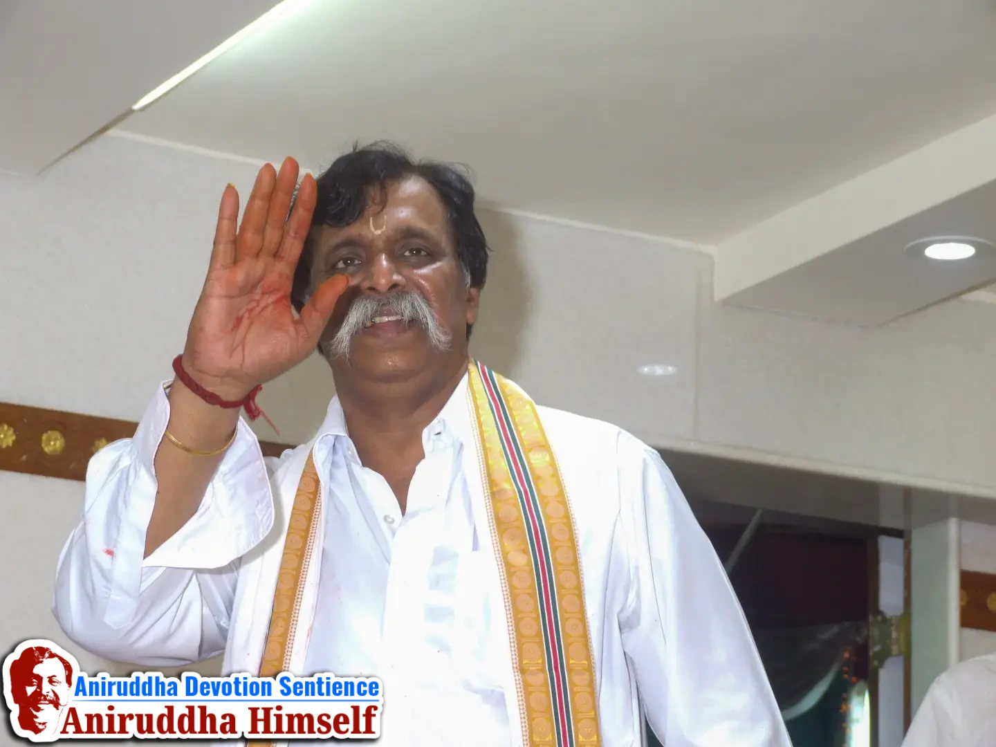 Sadguru Shree Aniruddha Bapu blessing Shraddhavans at Shree Gurukshetram