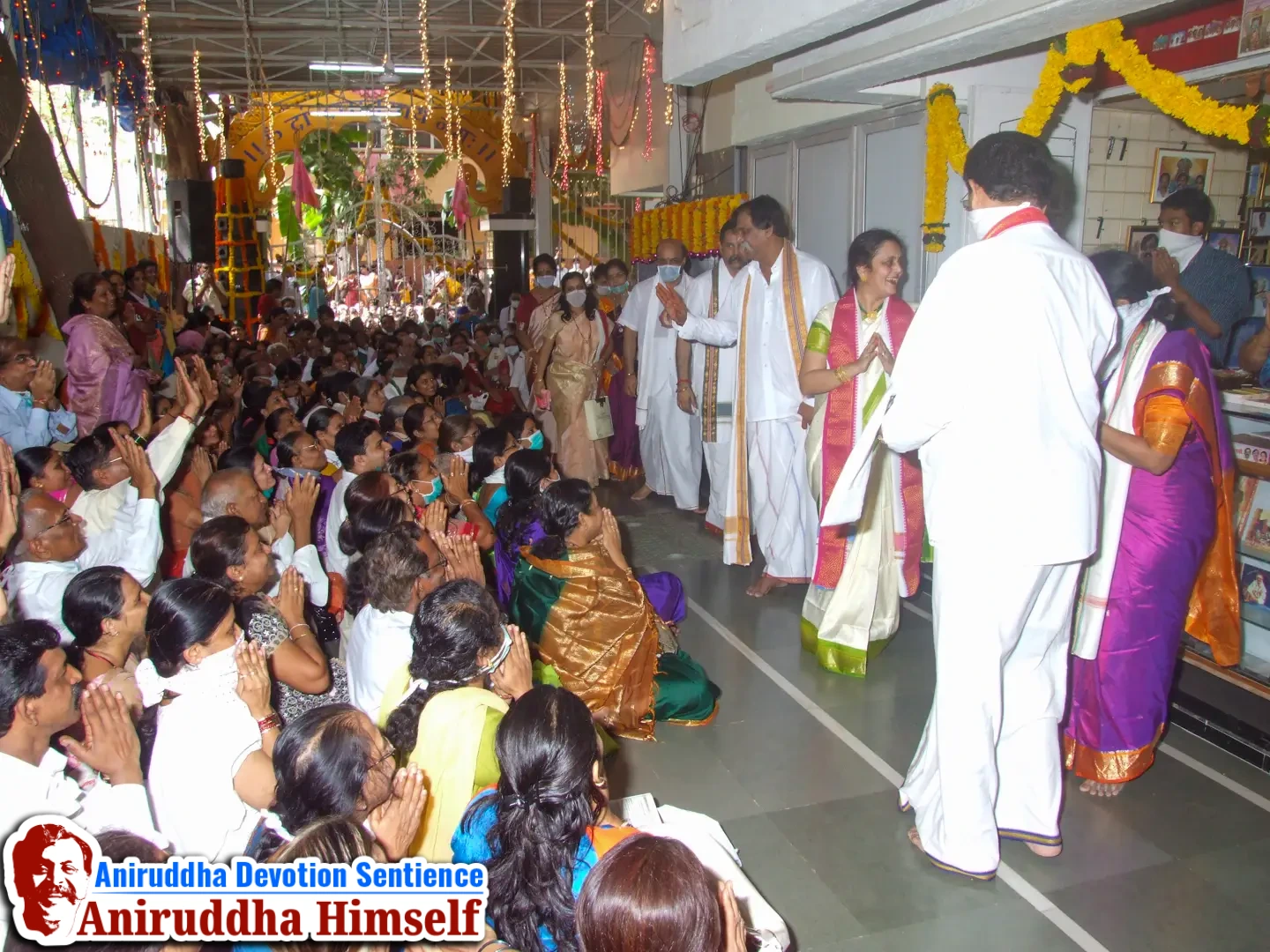 Sadguru Shree Aniruddha Bapu blessing Shraddhavans at Shree Gurukshetram
