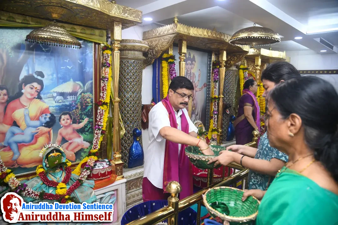 In Panchopchars, Oti is included for Adimata Mahishasuramardini and Anasuyamata and along with Oti, we can offer Manibhadrakankana (1 pair of 2 bangles) to Mother Mahishasuramardini and Uparkane to Dattaguru.