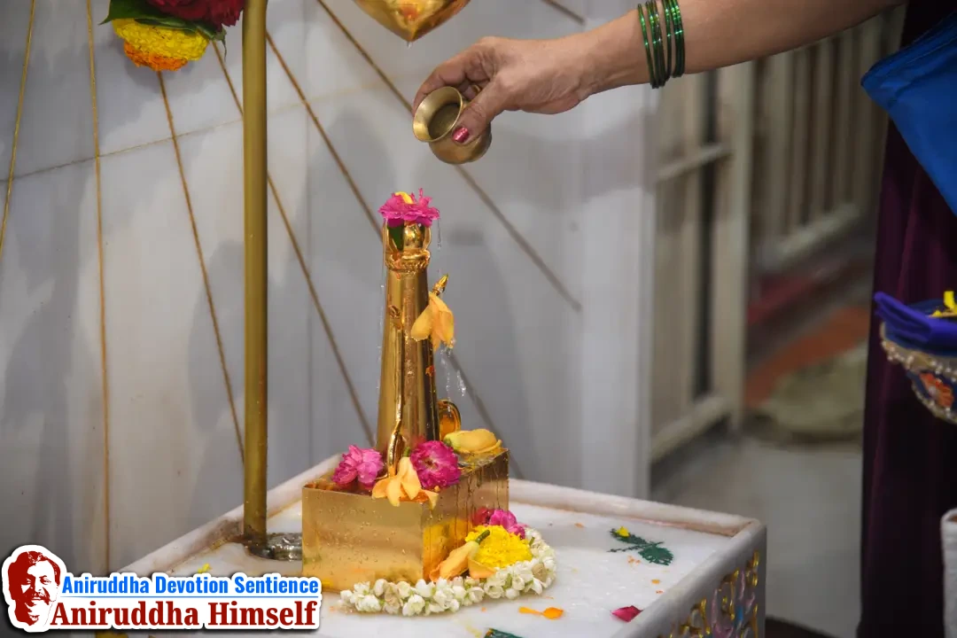Shraddhavans perform Jal Abhishek on Shree Trivikram Linga with devotion and gratitude at Shree Aniruddha Gurukshetram.