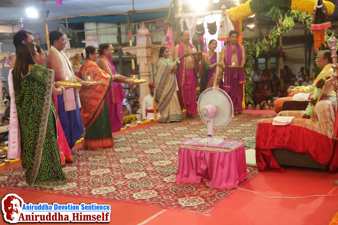 Shraddhavans perform Aarti of Sadguru Shree Aniruddha Bapu on Shree Aniruddha Pournima at Shree Harigurugram