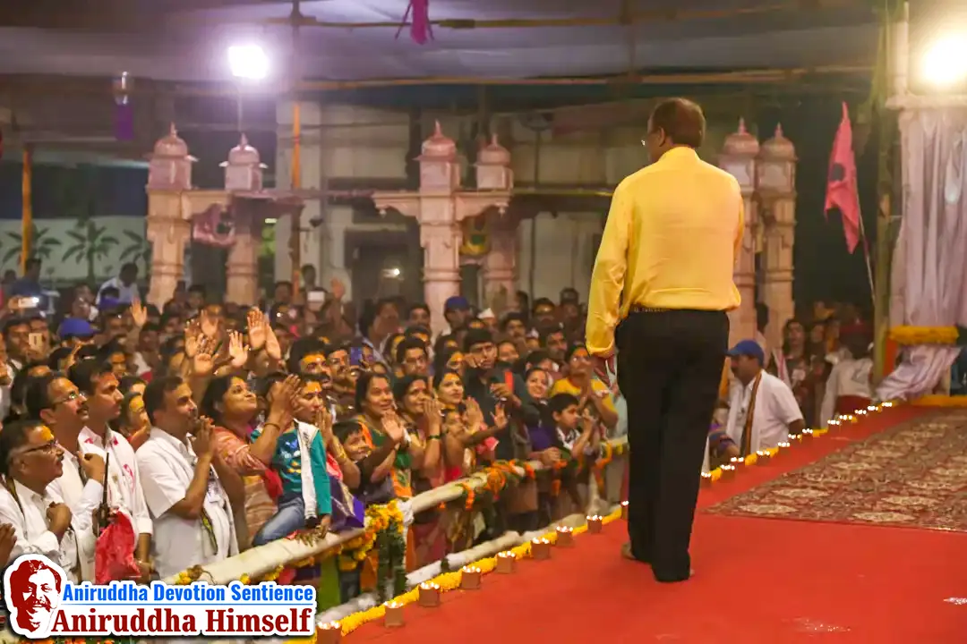 Sadguru Shree Aniruddha Bapu blessing Shraddhavans at Shree Harigurugram on the occasion of Shree Aniruddha Pournima