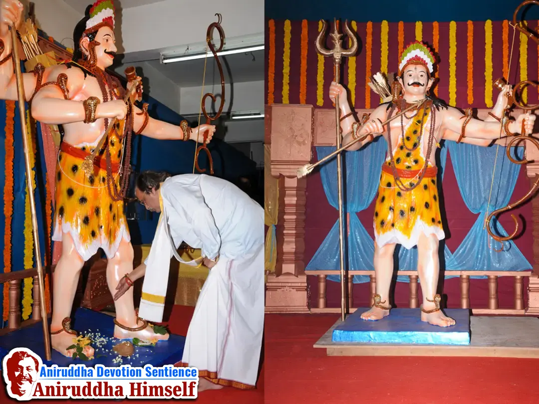 Sadguru Shree Aniruddha Bapu performing the poojan of Bhagwan Shree Kiratrudra during the auspicious Aniruddha Pournima Utsav at Shree Harigurugram