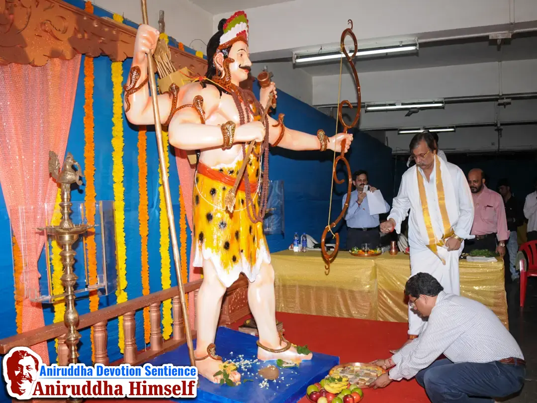 Sadguru Shree Aniruddha Bapu performing the poojan of Bhagwan Shree Kiratrudra during the auspicious Aniruddha Pournima Utsav at Shree Harigurugram